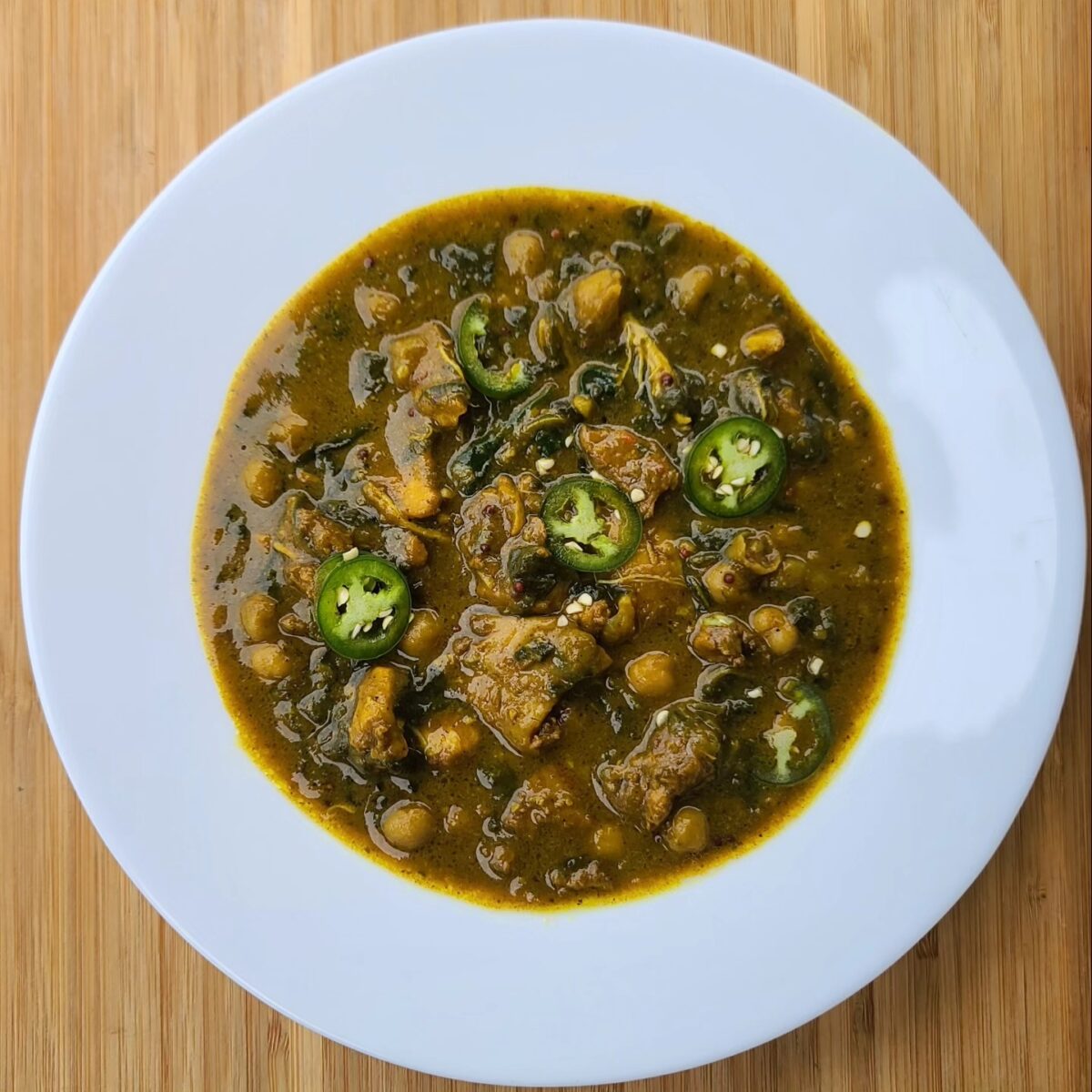 Chicken curryon a white plate